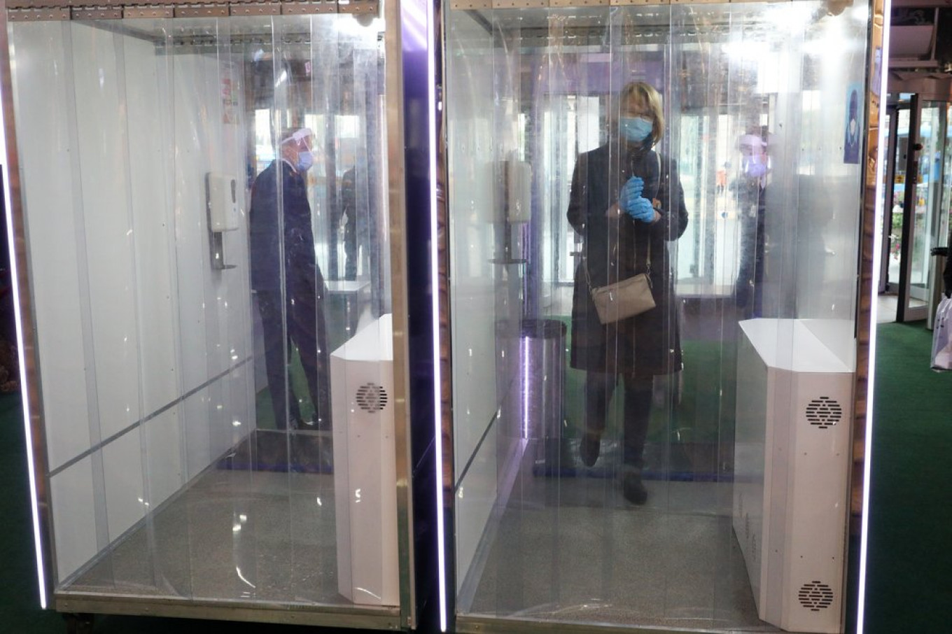 ‘Disinfection Tunnel’ Protects Putin From Coronavirus
