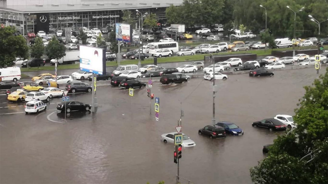 Moscow Braves a Summertime Flood