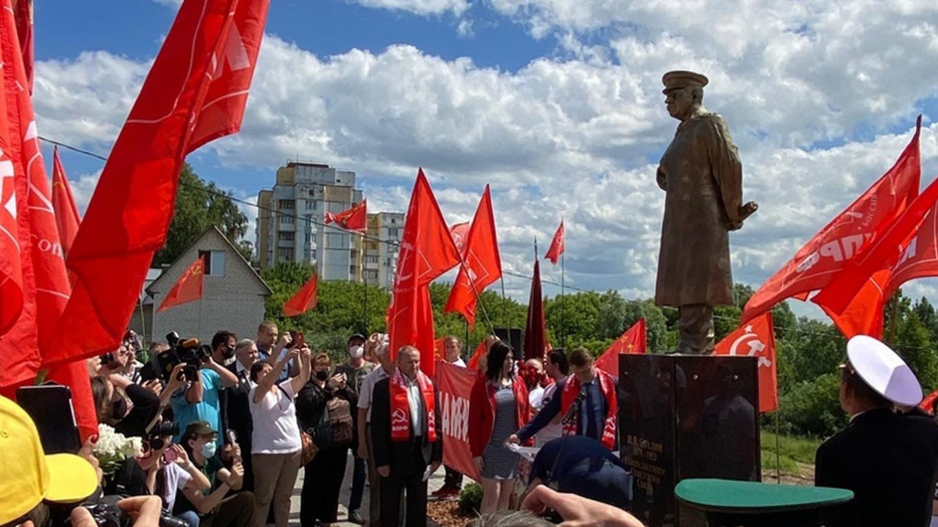 Russian Communist Unveils Stalin Statue on WWII Anniversary