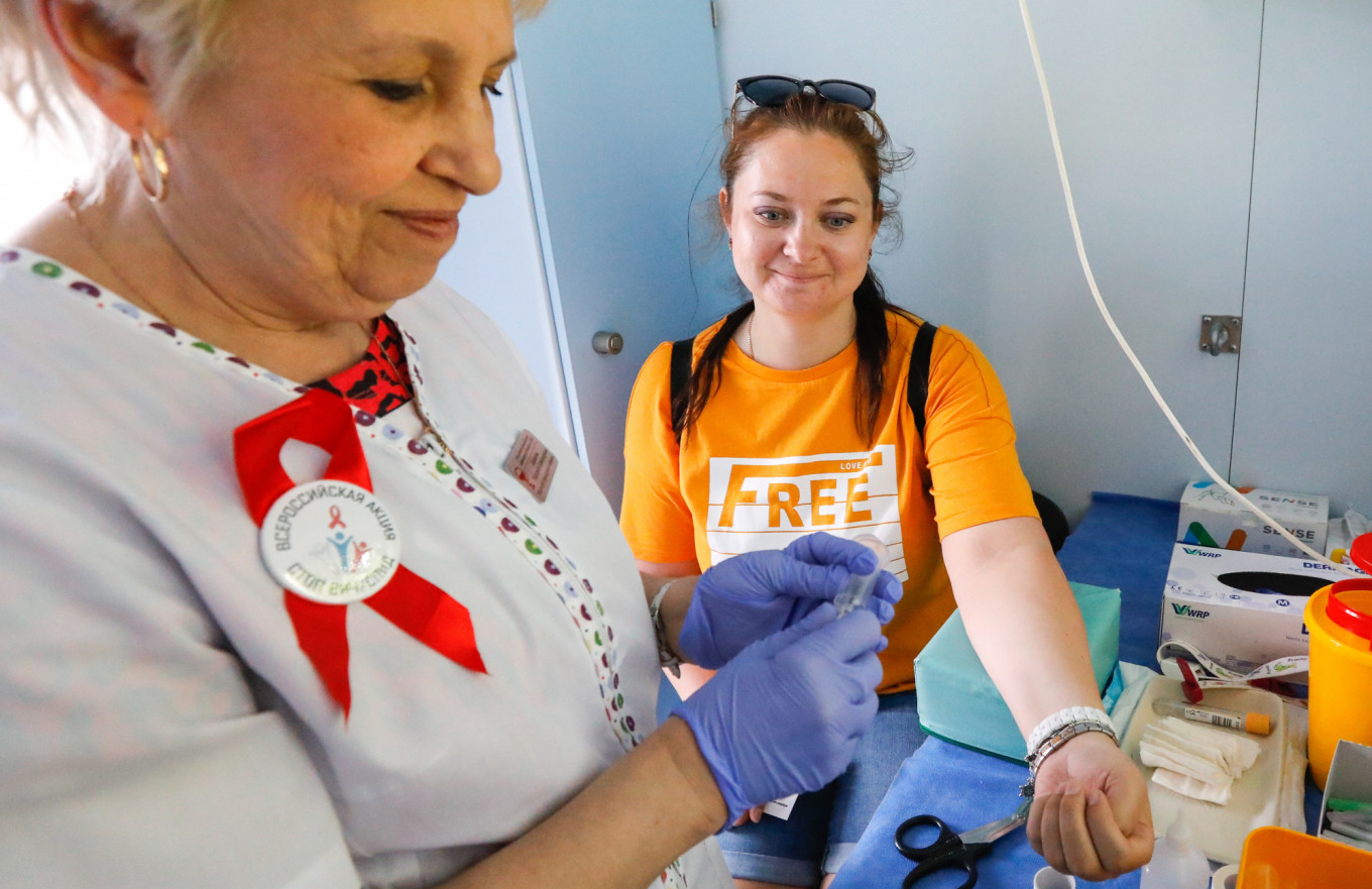 Russia’s HIV Prevention Strategy Ignores Global Guidelines – Kommersant
