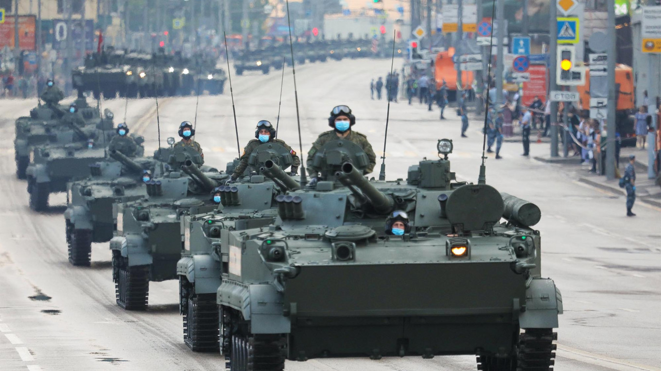 Tanks Roll Through Moscow for Victory Day Rehearsal