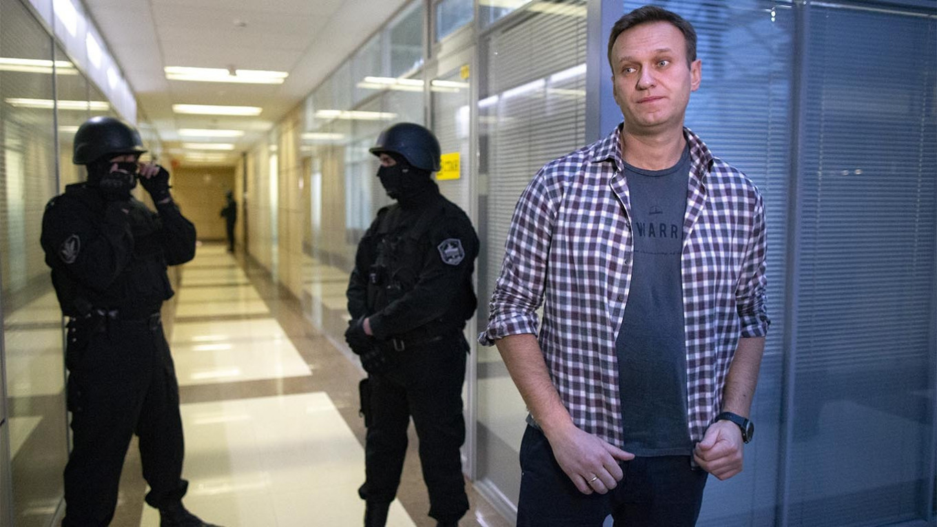Russia Issues Travel Ban to Kremlin Critic Navalny in Slander Probe