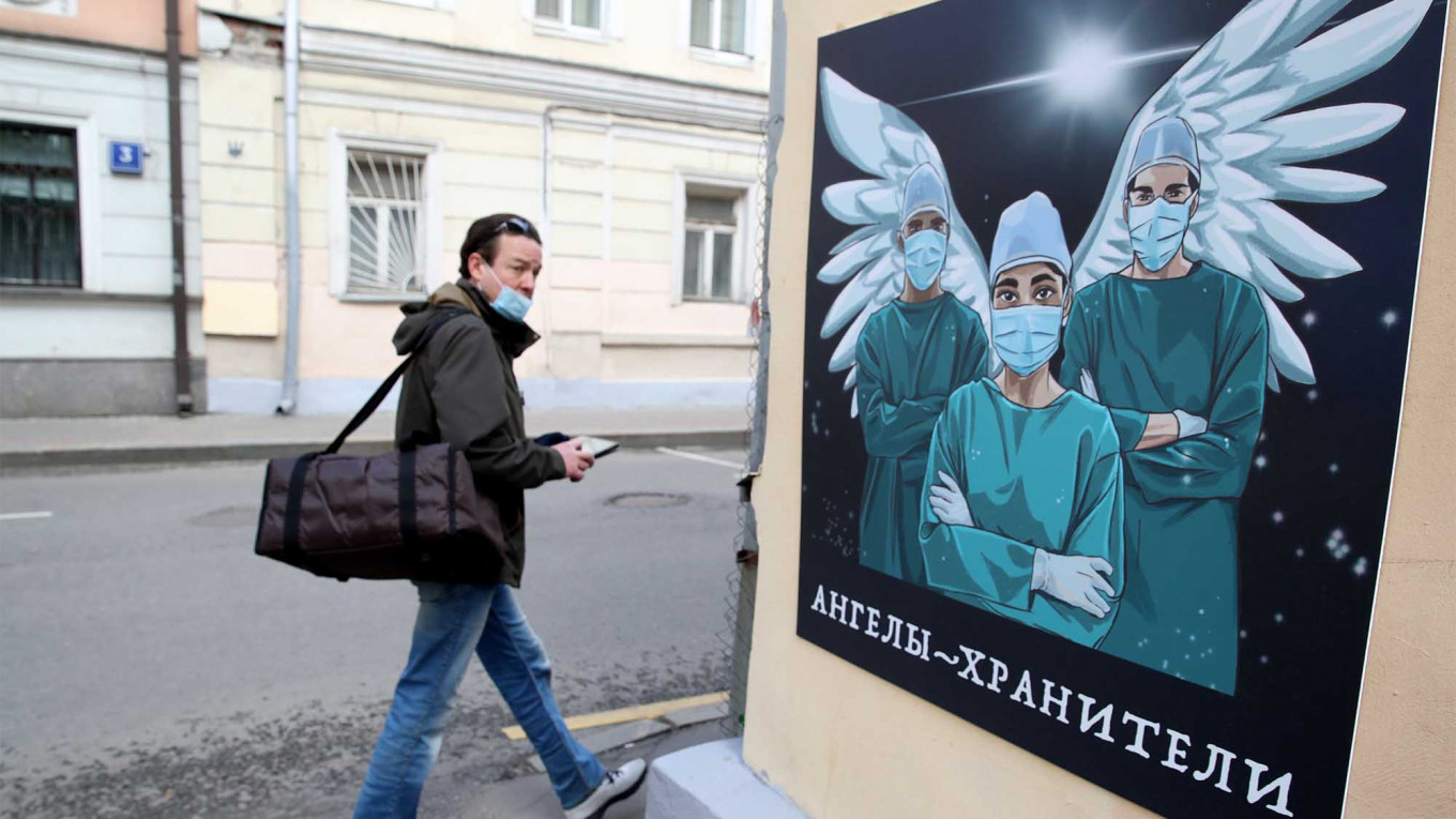Russia Pays Tribute to Coronavirus Doctors With Murals