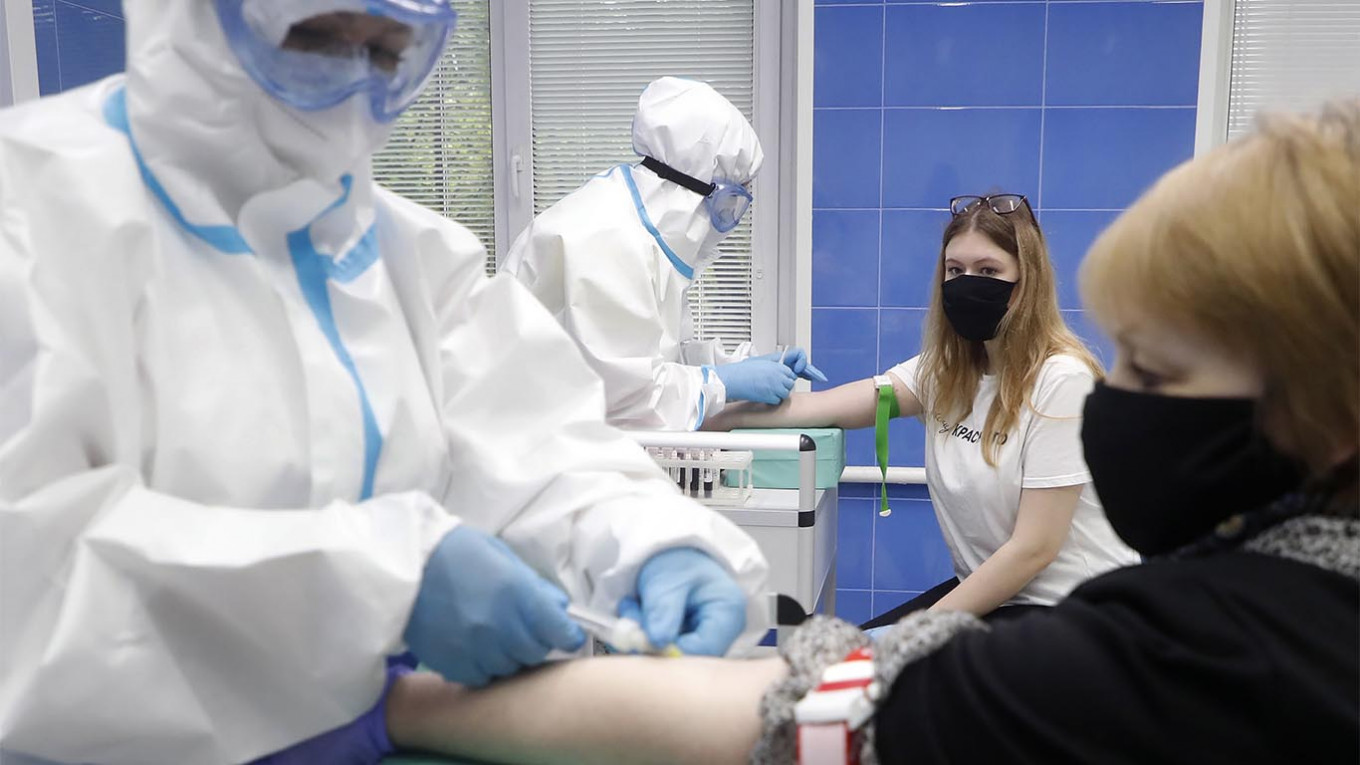 Russia to Vaccinate Medics for Coronavirus in August