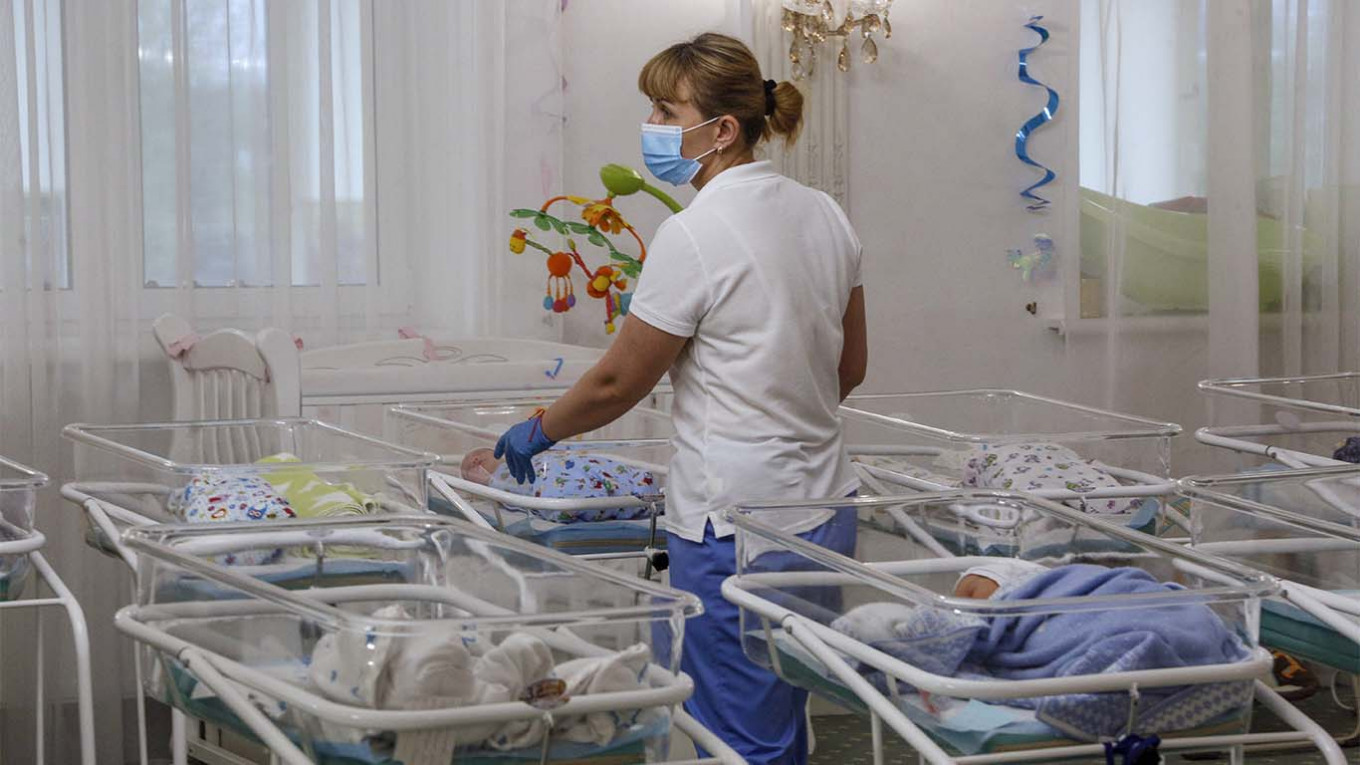 30 Babies Born to Surrogates Stranded in Russia