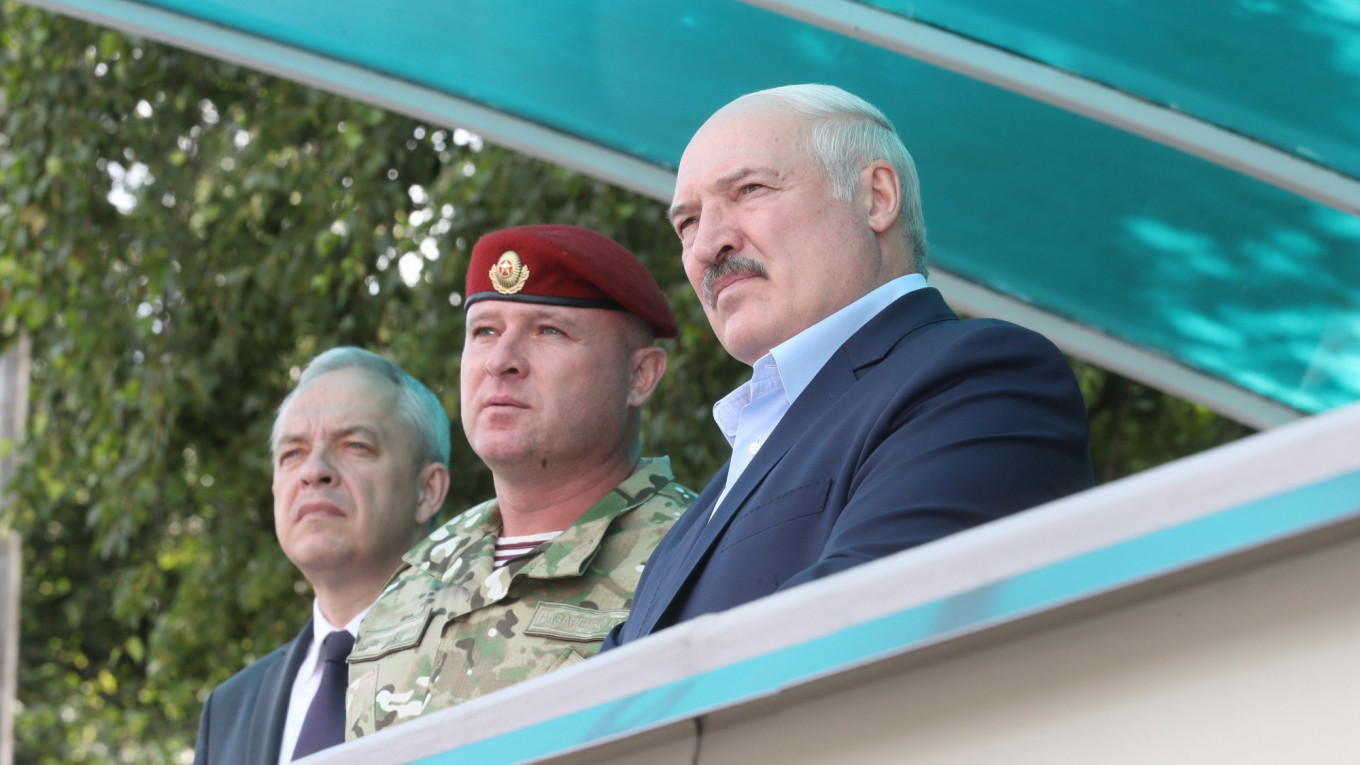 Belarus Hands 32 Detained ‘Mercenaries’ Over to Russia