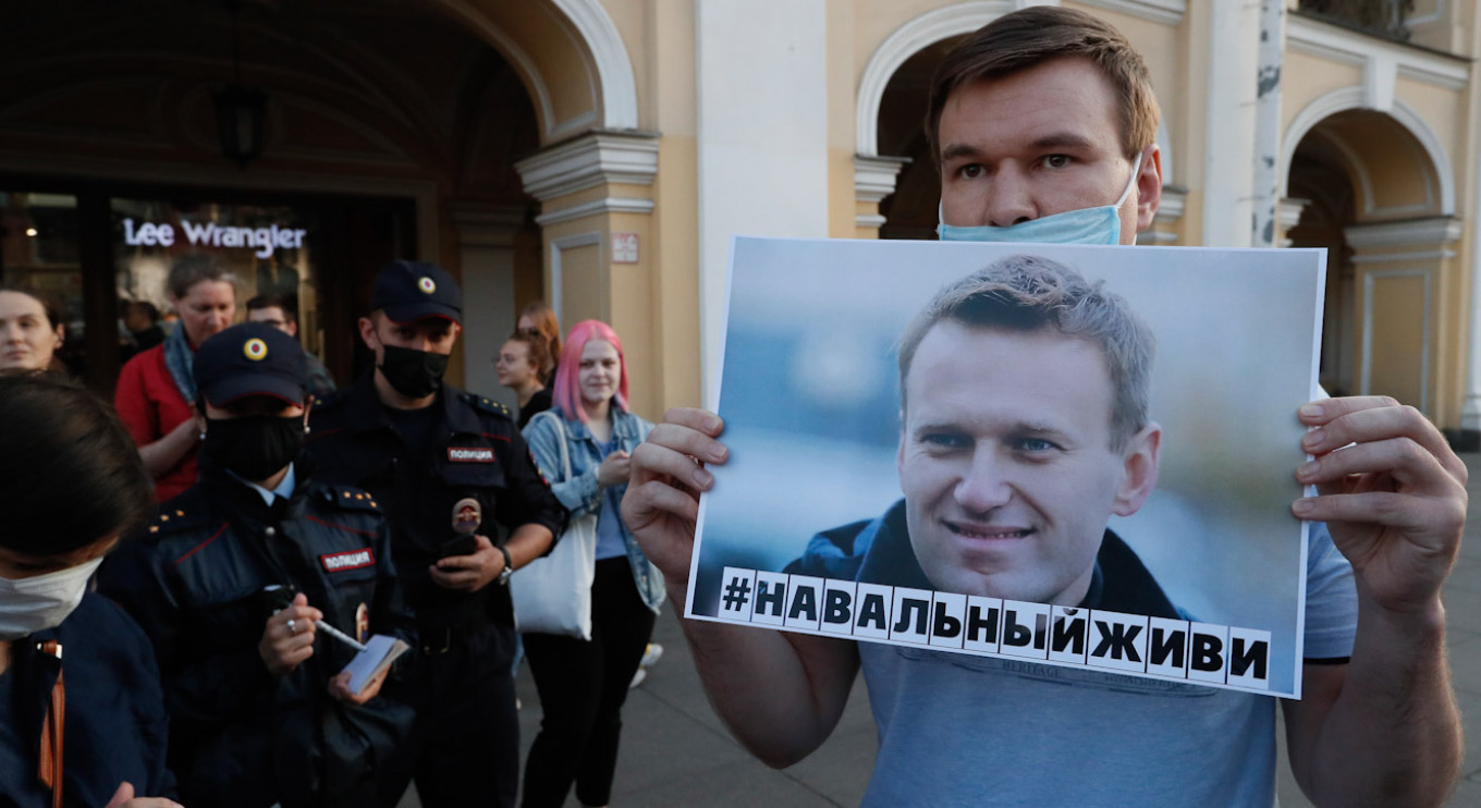 Doctors Bar Navalny’s Evacuation to Germany as Confusion Surrounds Presence of Poison in System