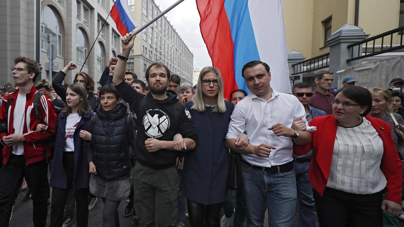 In Wake of Suspected Poisoning, Navalny’s Allies Vow to Soldier On