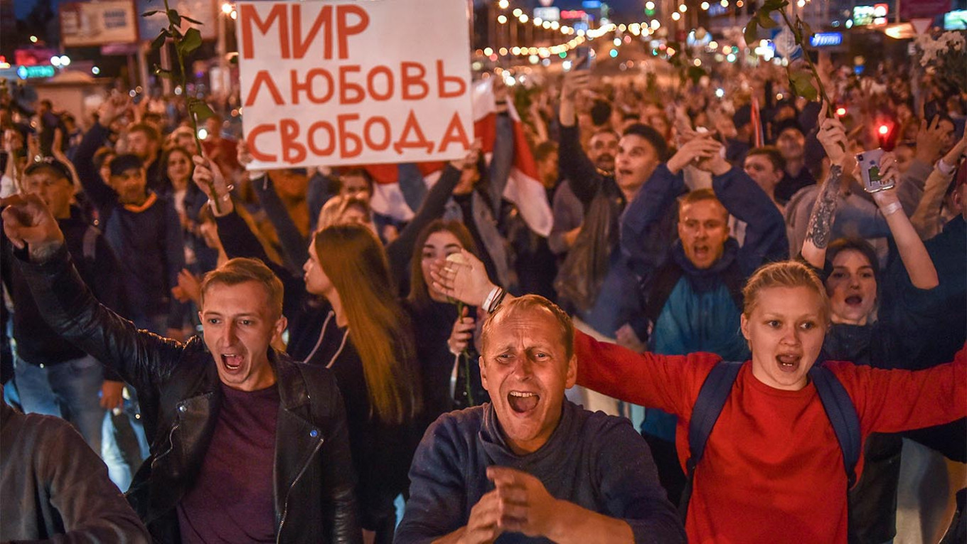 Tens of Thousands Rally in Belarus Against Post-Vote Crackdown