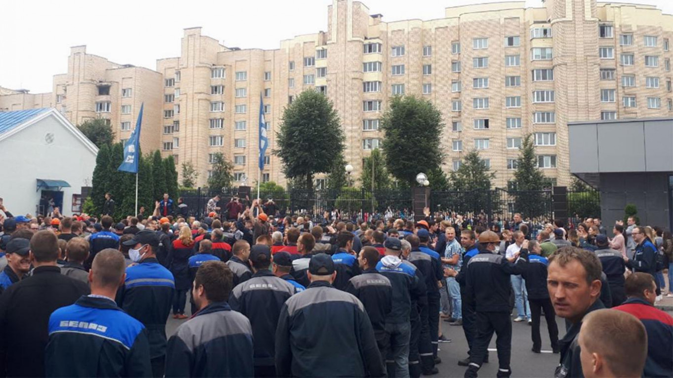 Workers at Major Belarus Plants Strike in Growing Protest Against Police Violence