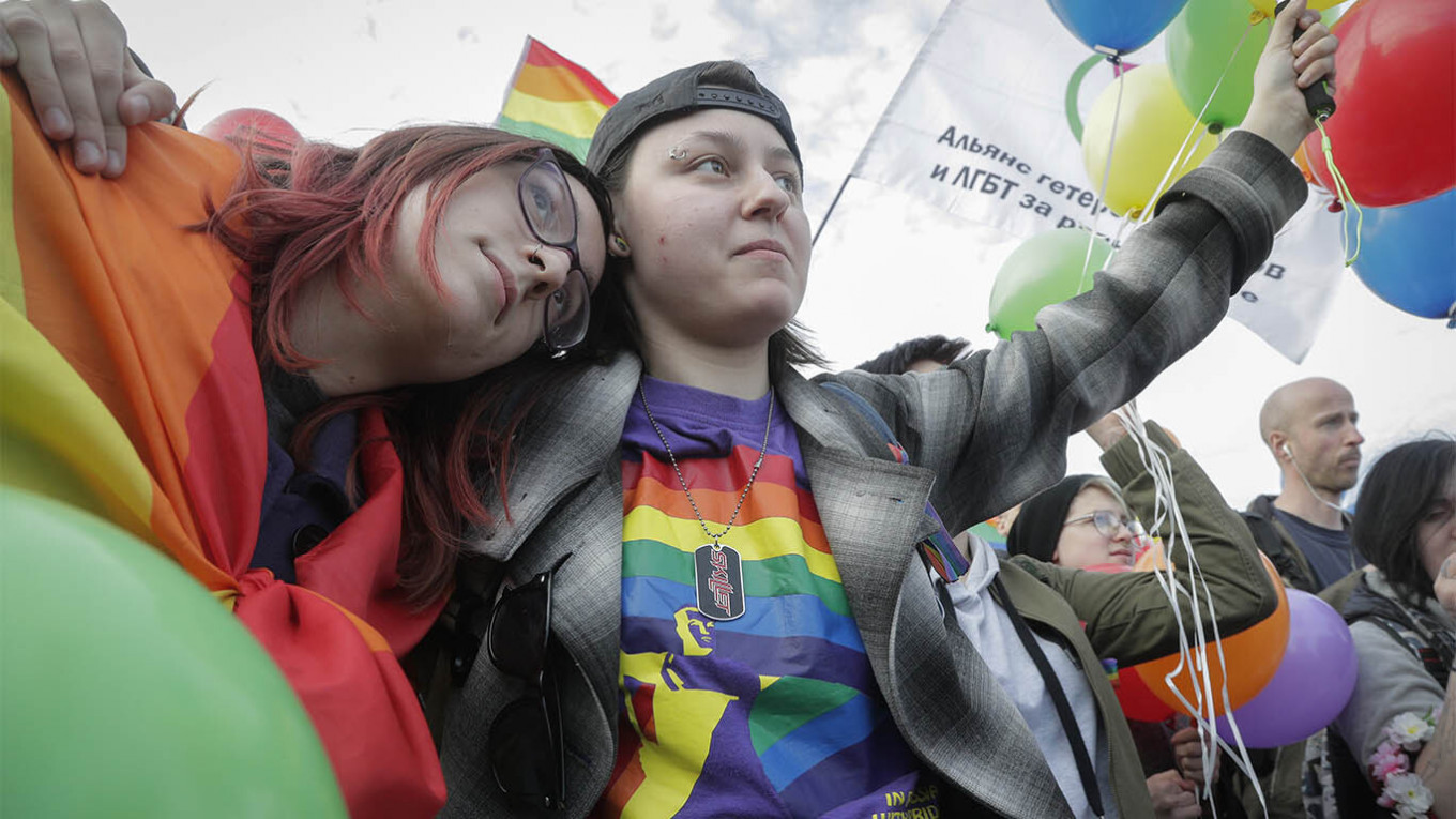 A New Russian Law Could Ban Trans People From Officially Changing Their Gender