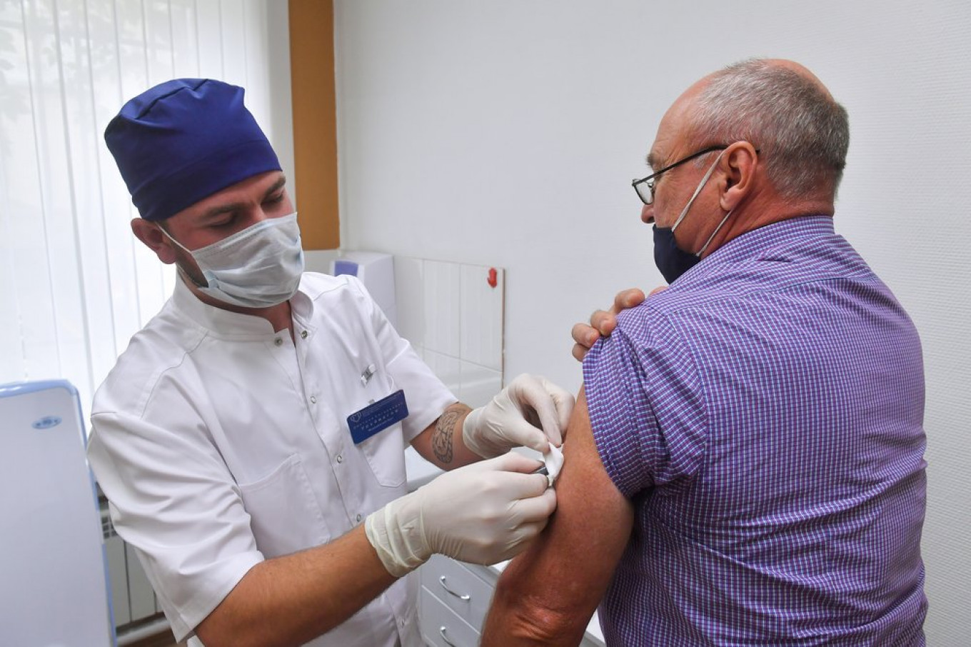Elderly Coronavirus Vaccine Recipients ‘Healthy,’ Russian Developer Says