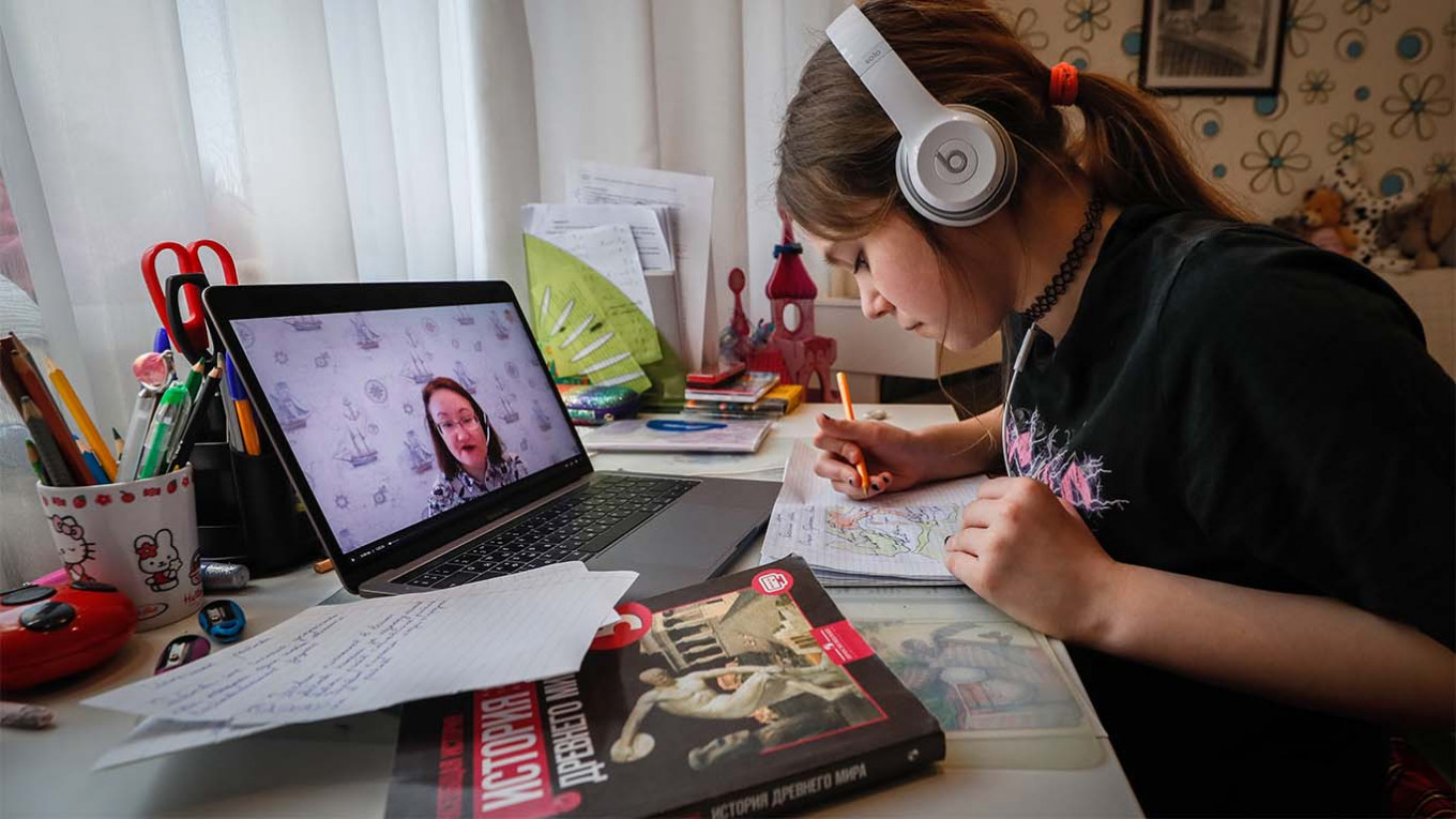 Remote Learning Takes Toll on Russian Schoolkids’ Mental Health – Poll