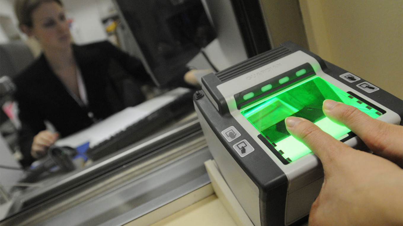 Russia Plans Fingerprinting, eCards for Foreigners in Latest Immigration Reforms
