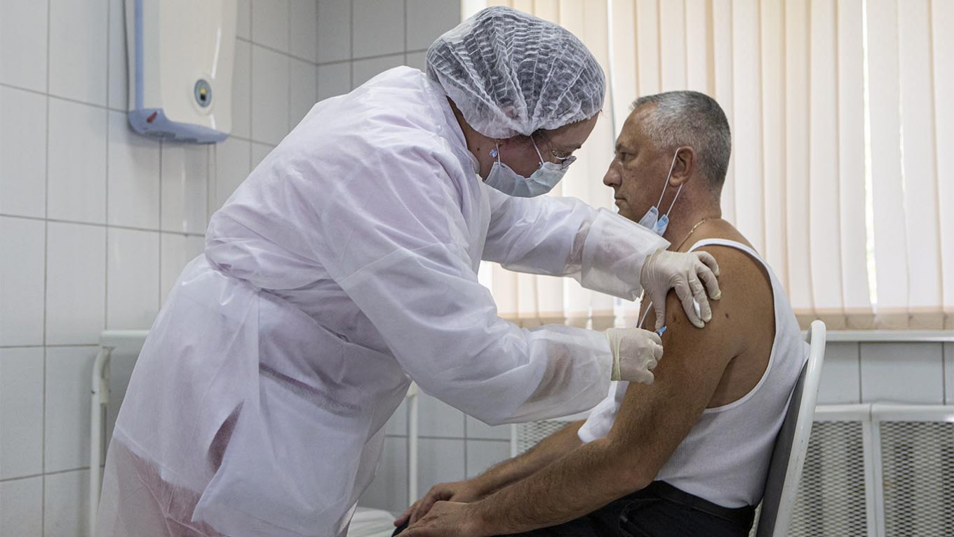 Russia’s Coronavirus Vaccine Delivers Immunity After First Dose – Developer