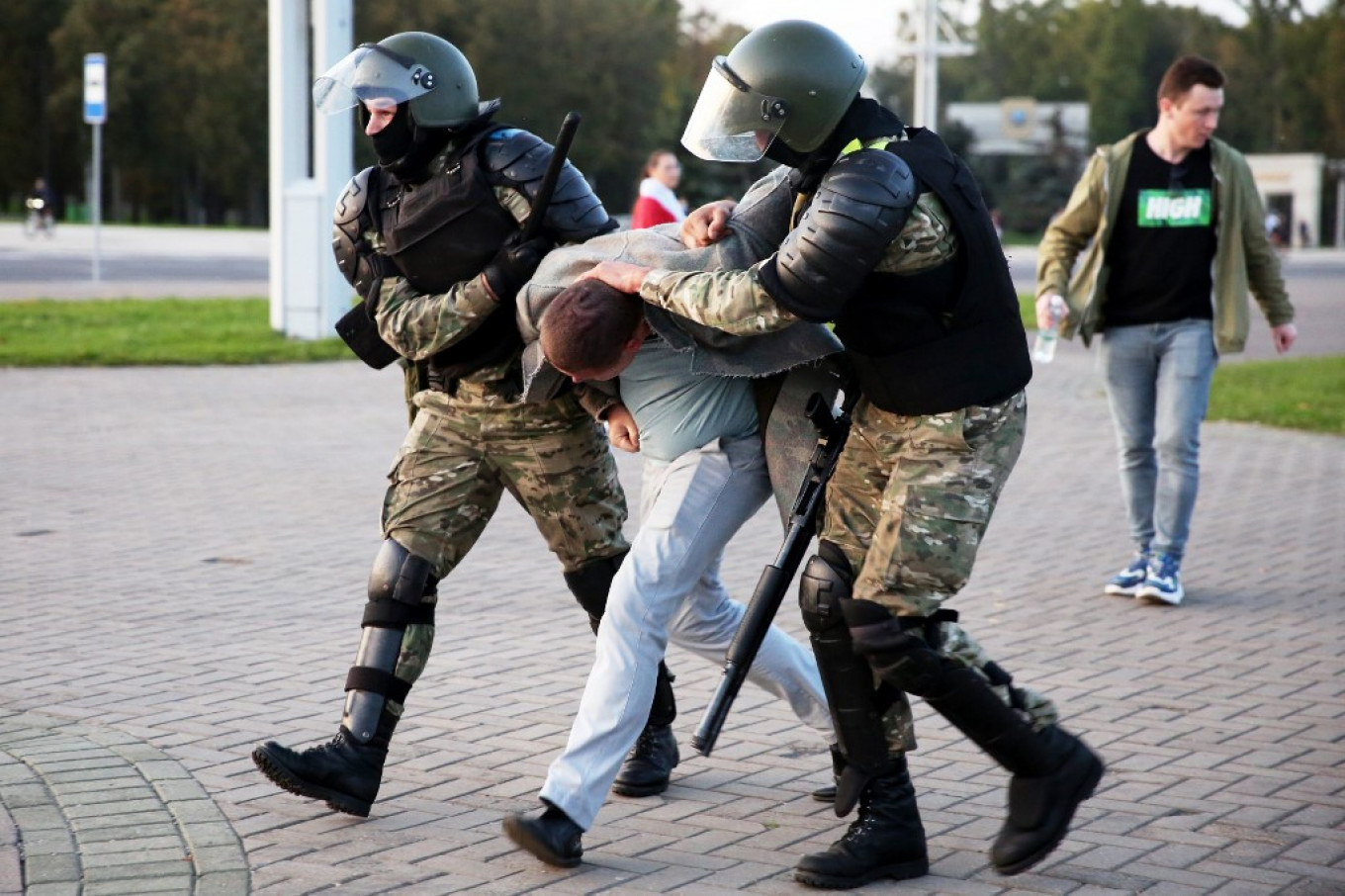 Secret Lukashenko Inauguration Triggers Fresh Belarus Clashes