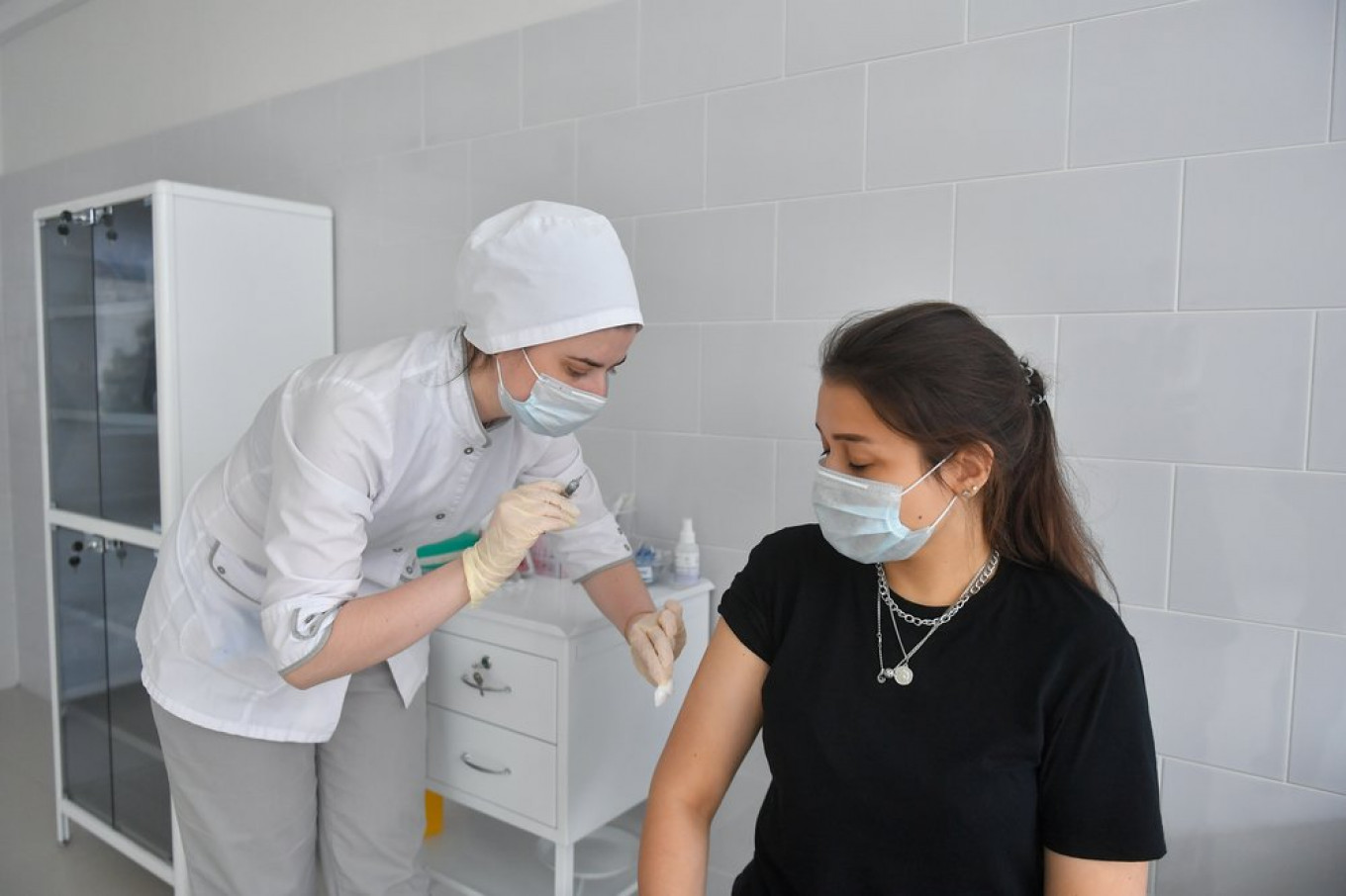 85% of Russian Coronavirus Vaccine Volunteers See No Side Effects – Developer