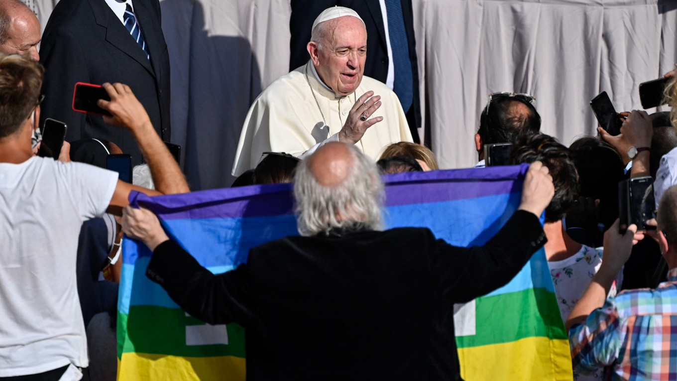 Catholics Will Convert to Orthodoxy Over Pope’s LGBT Support, Russian Church Predicts
