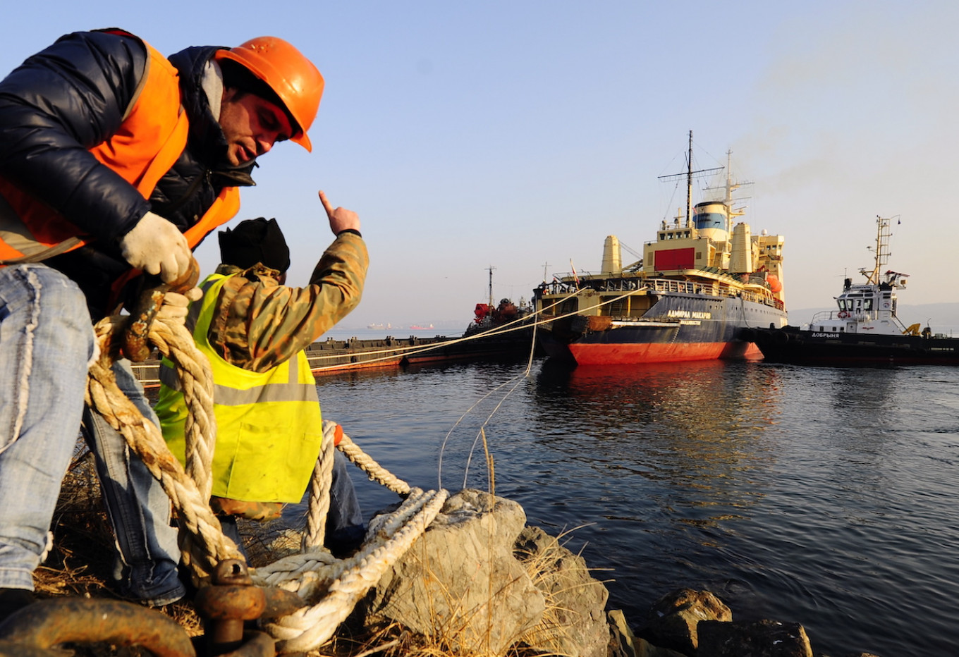 Striking Dockers in Far East Russia Pelt New Management With Helmets