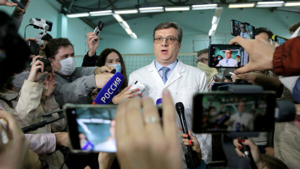 Doctor Who Treated Navalny and Denied Novichok Poisoning Promoted to Regional Health Minister