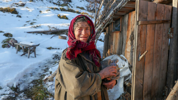 Famed Siberian Hermit Gets Billionaire’s Help Ahead of Harsh Winter