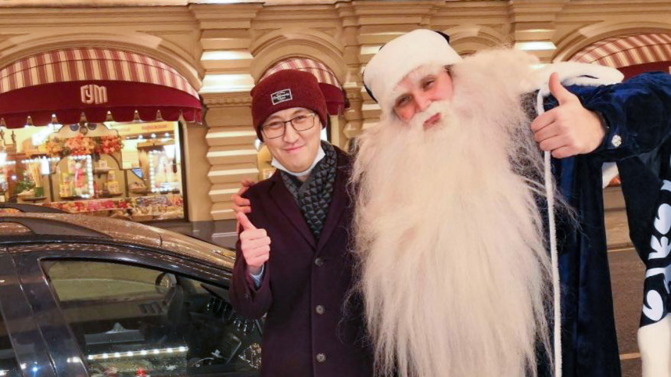 Picketing ‘Slavic Santa’ Arrested on Red Square