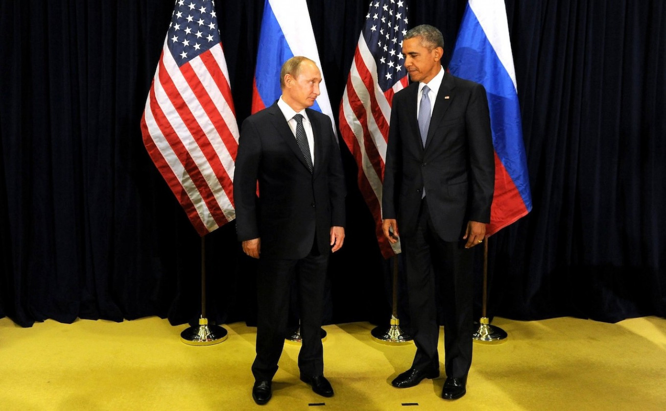 Putin ‘Physically Unremarkable,’ Obama Writes in Memoir