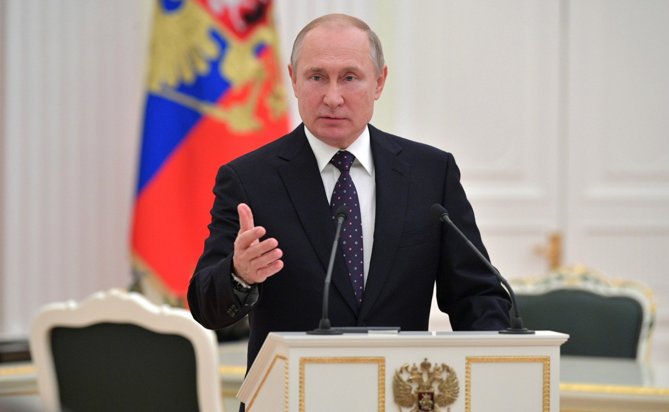 Putin Signs Law Raising Income Tax for High Earners