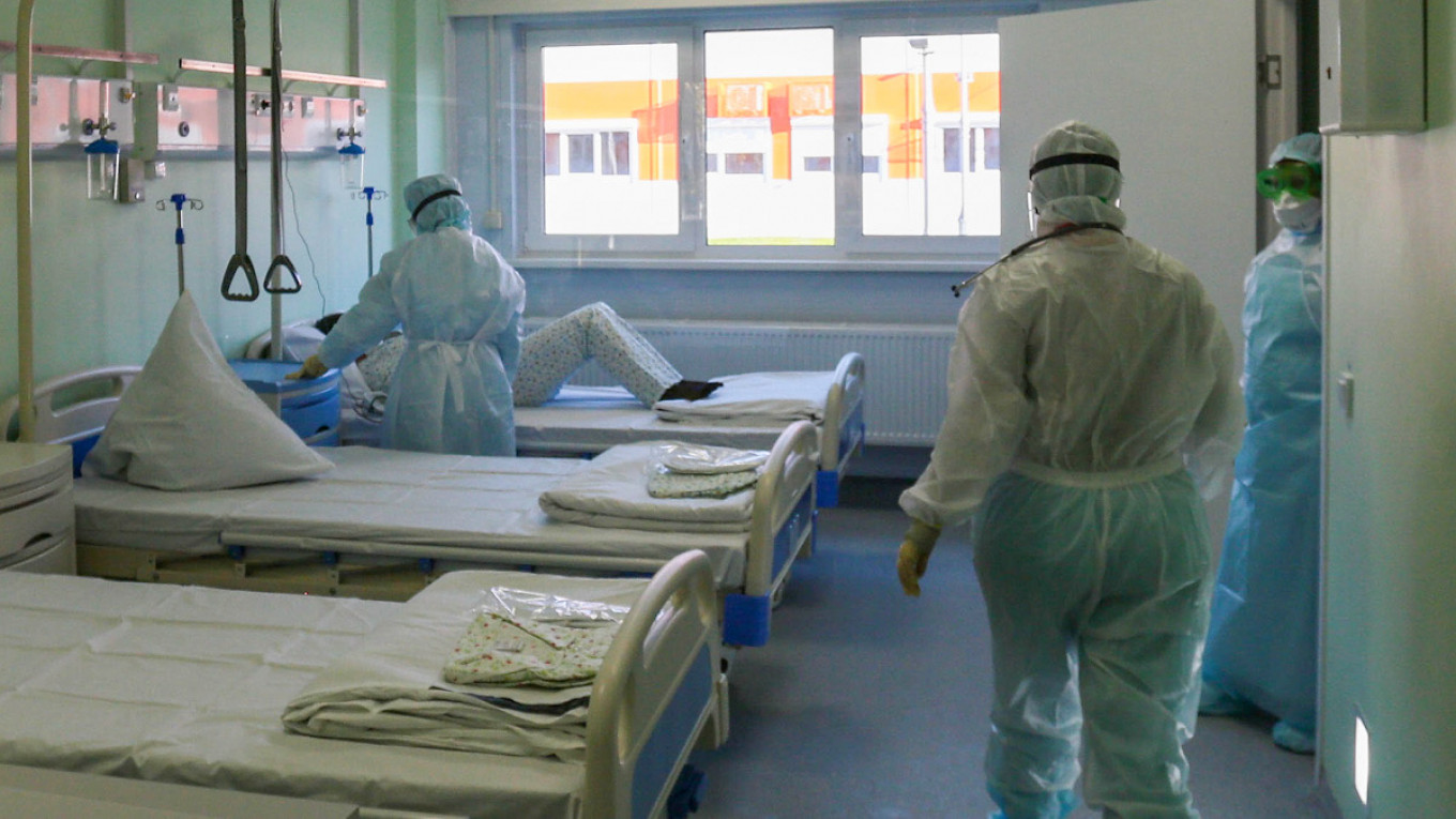 Russia Sees Record Daily Virus Deaths as Regions Struggle