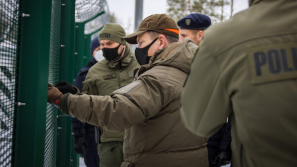 Estonia Builds Barbed Wire Fence on Russian Border – Reports