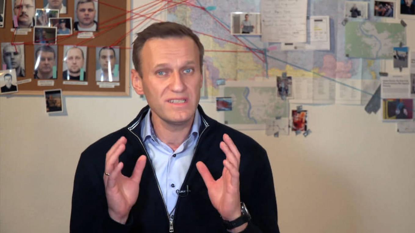 Kremlin Calls Navalny ‘Megalomaniac With Persecution Complex’