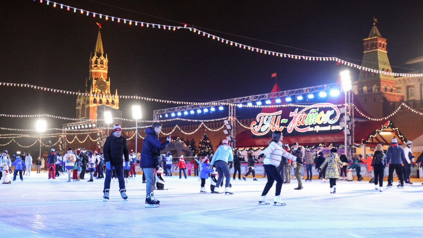 Moscow Skates Through the Pandemic at Outdoor Ice Rinks
