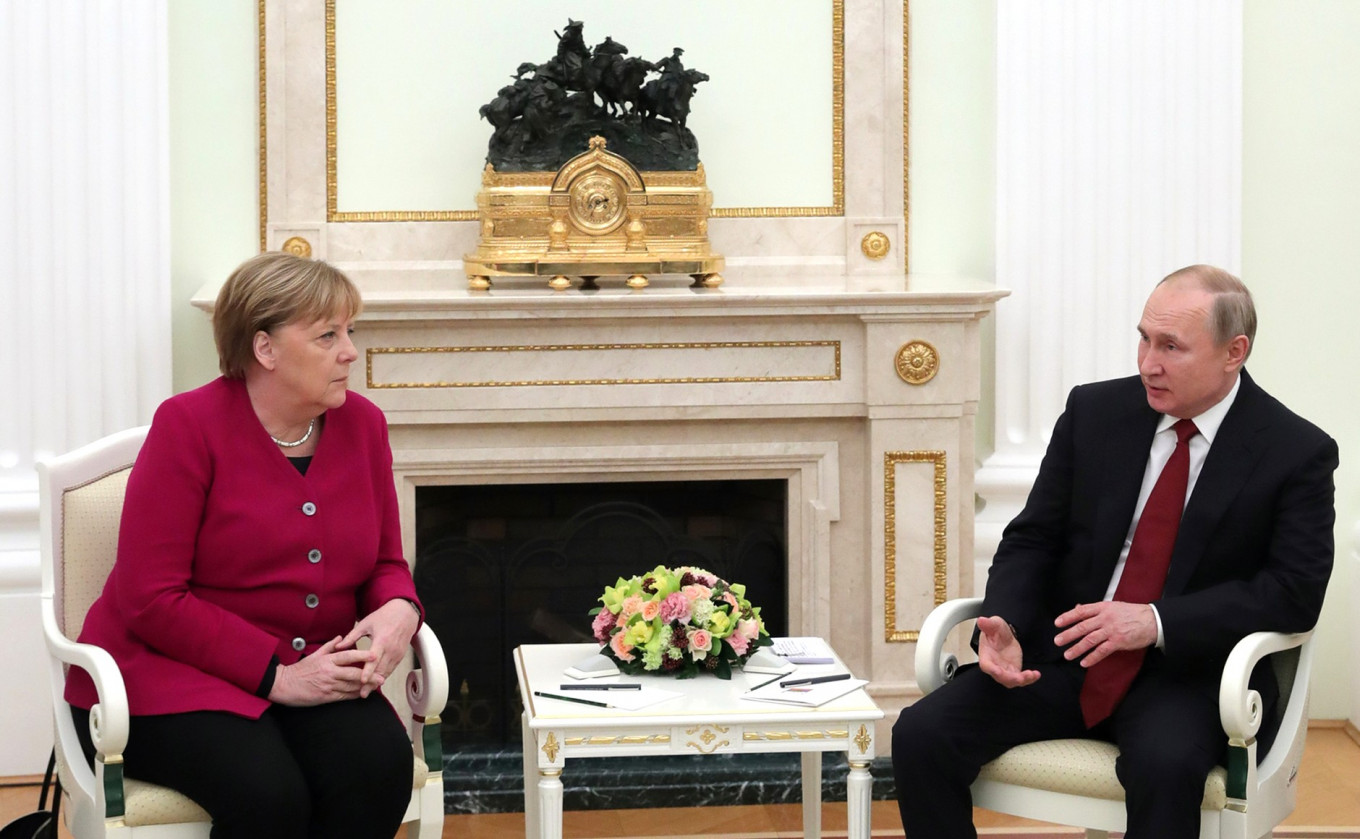 Putin, Merkel Discuss Navalny’s Poisoning – Berlin