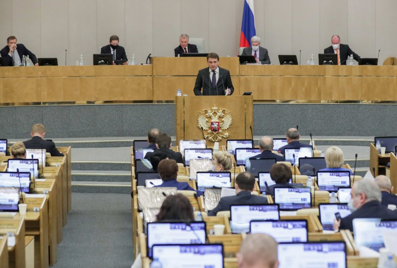 Putin Moves to Ban Dual-National Officials