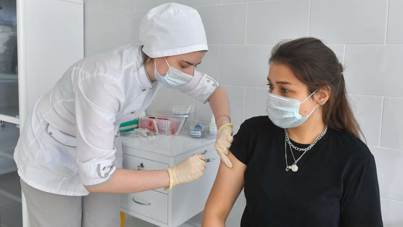 Putin Orders Mass Coronavirus Vaccination in Russia ‘Next Week’