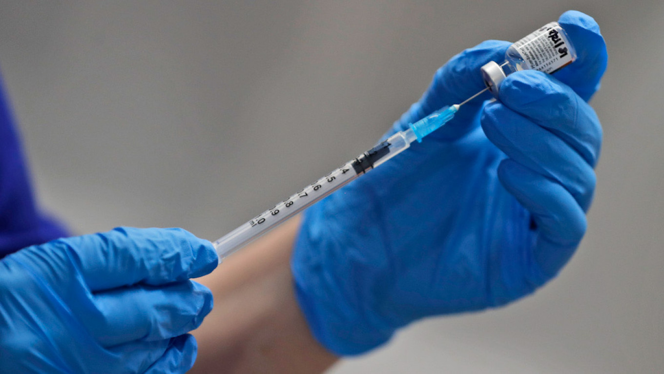 Russia, AstraZeneca to Test Combined Coronavirus Vaccination