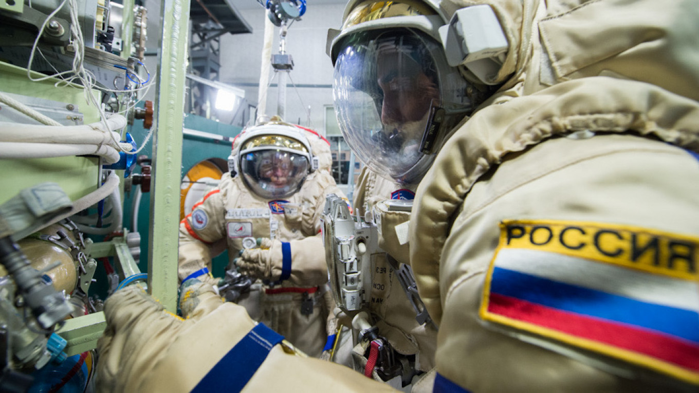 Russian Cosmonauts to Receive Sputnik Virus Jab