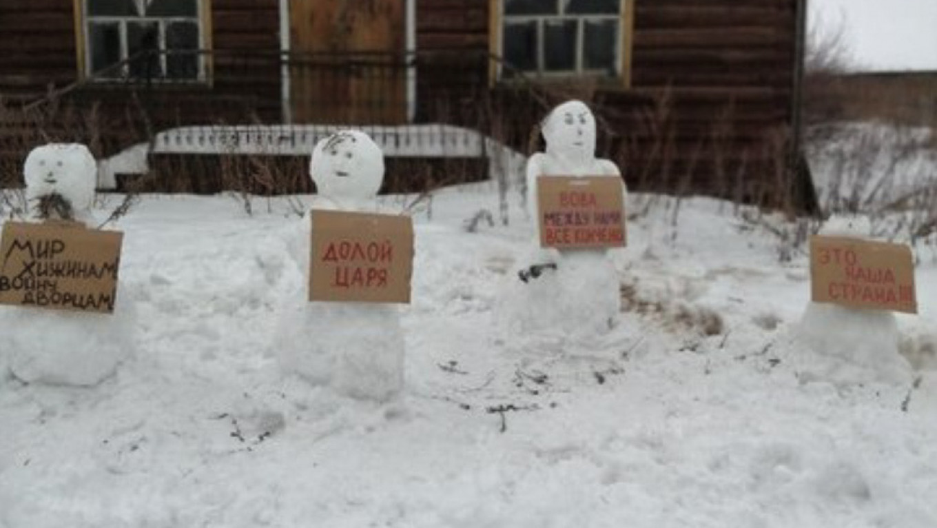 Anti-Putin Snowman Protest Leads to Russian Activist’s Detention