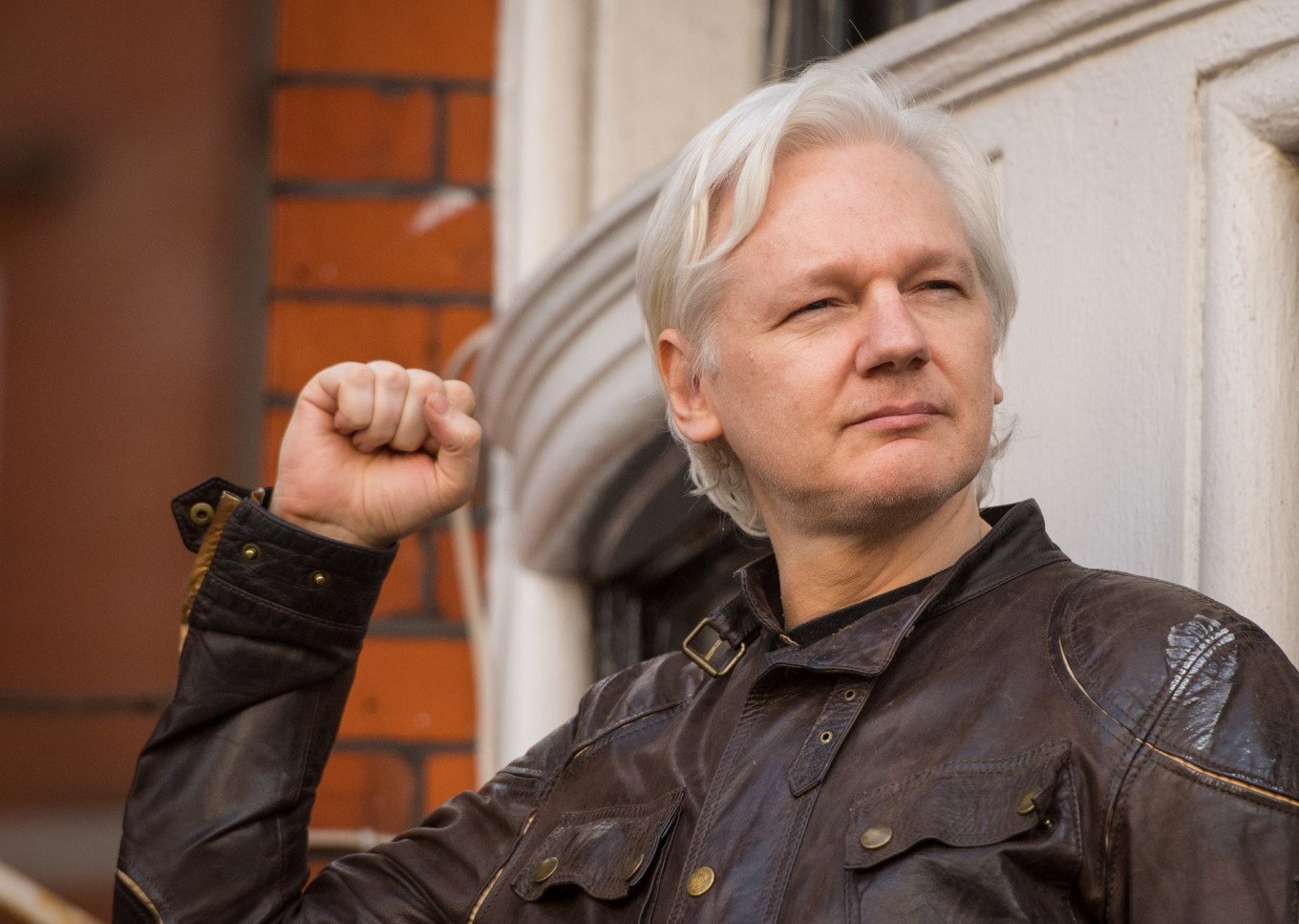 Exile in Russia Snowden Welcomes Rejection of Assange Extradition
