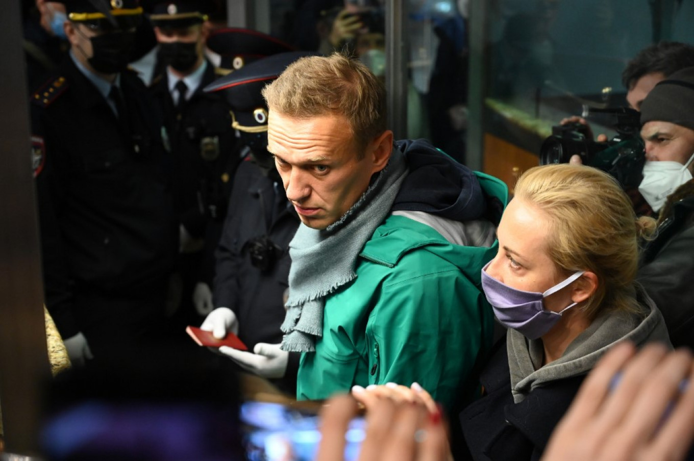 Russia Detains Poisoned Kremlin Critic Navalny on Return to Home Soil