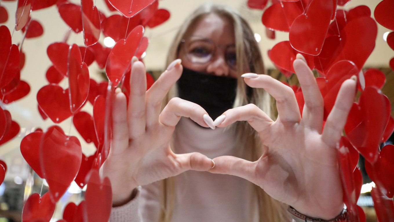 In Photos: Love Is in the Air on Russian Valentine’s Day