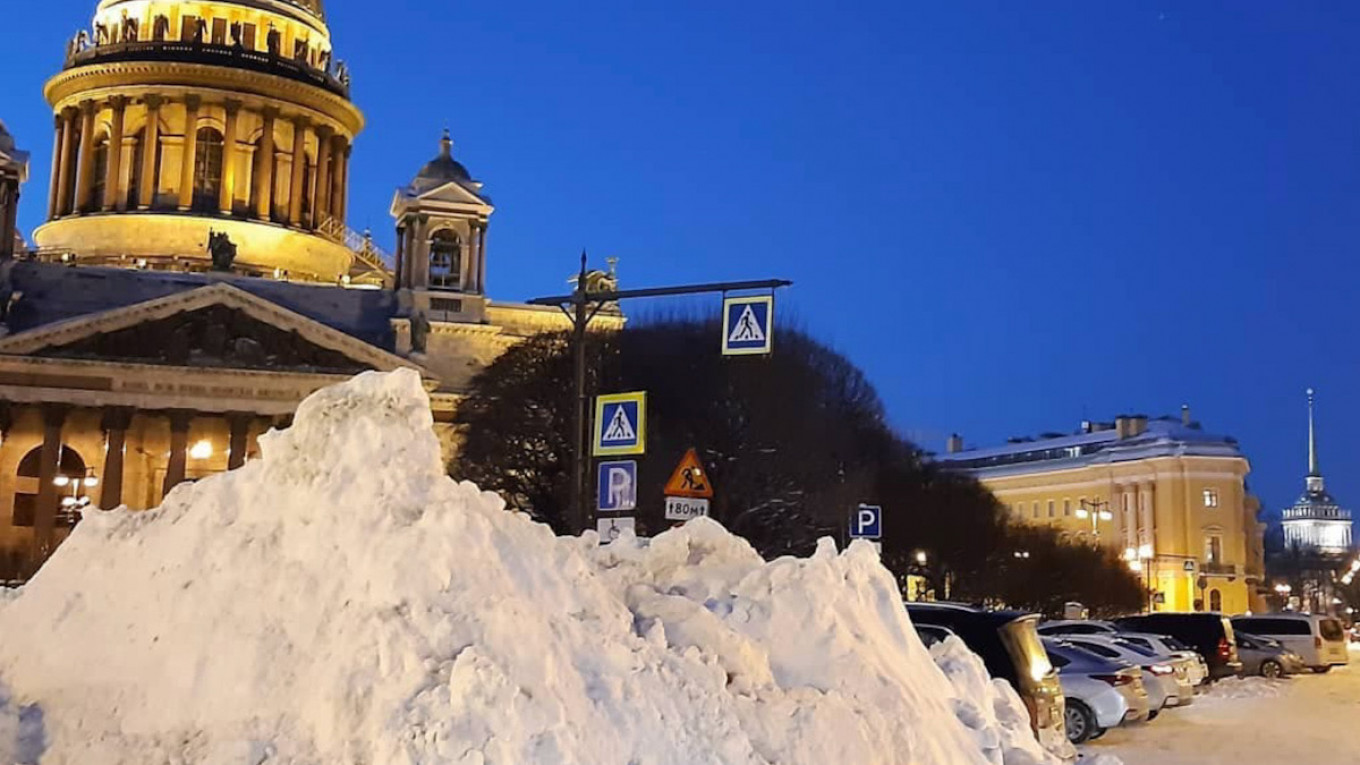 In Photos: Russia’s Imperial Capital Embraces ‘Snowpocalypse’