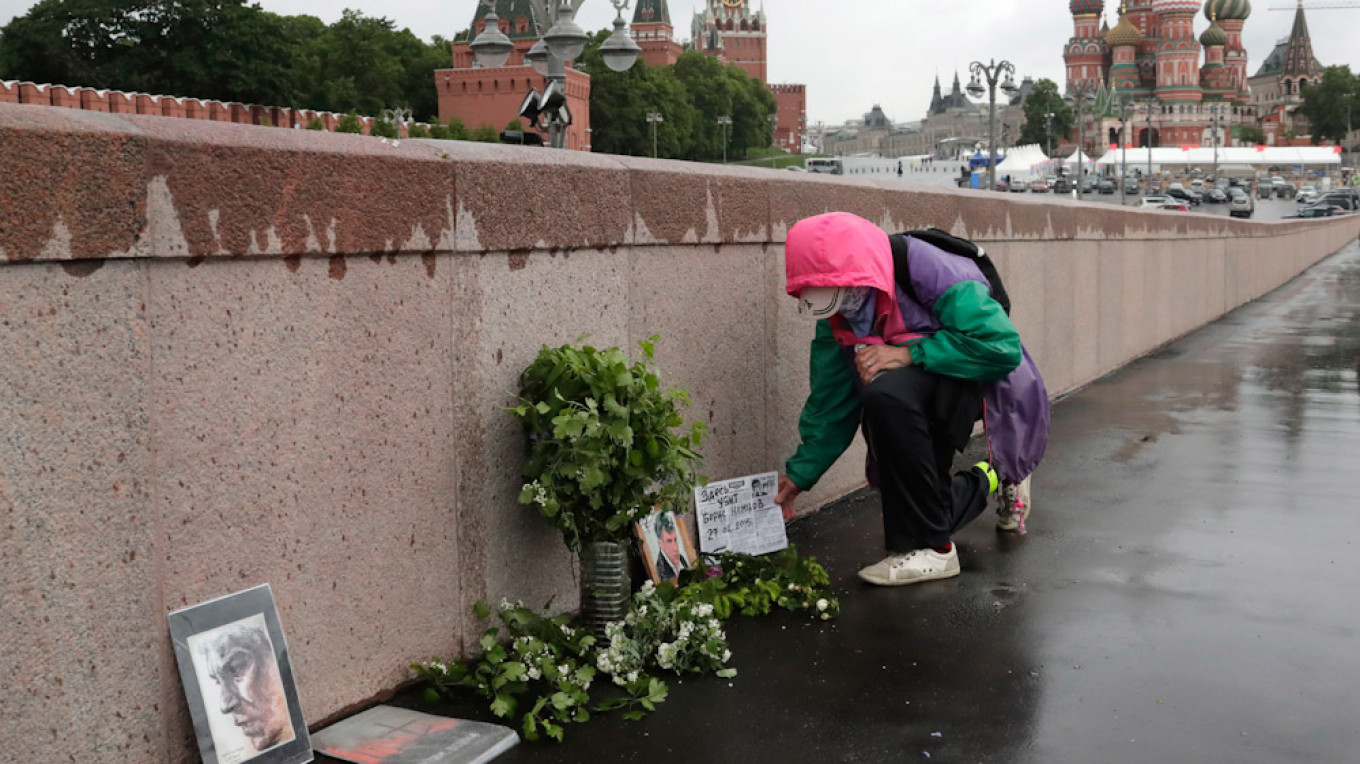 Moscow Blocks Nemtsov Supporters From Laying Flowers at Memorial Site
