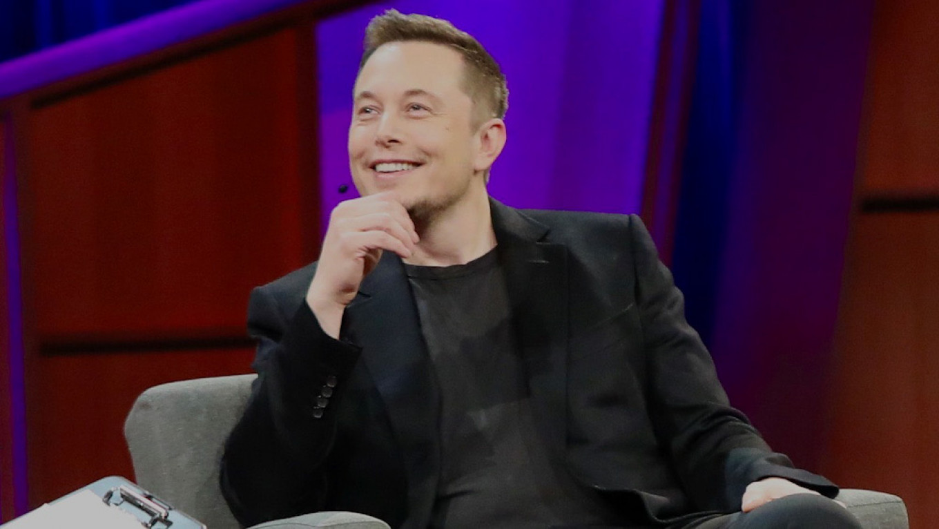 Musk Invites Putin to Clubhouse Chat