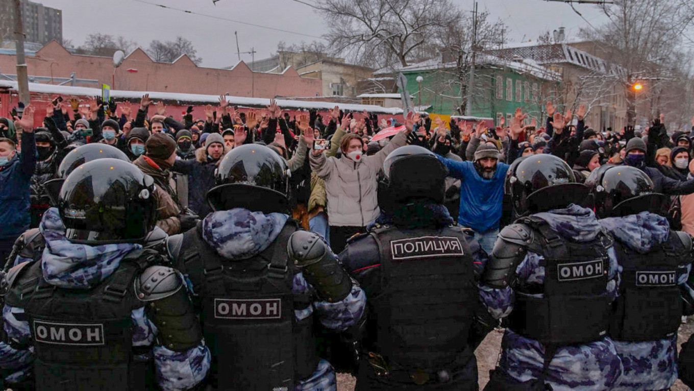 Navalny’s Team Announces No More Protests Until Spring