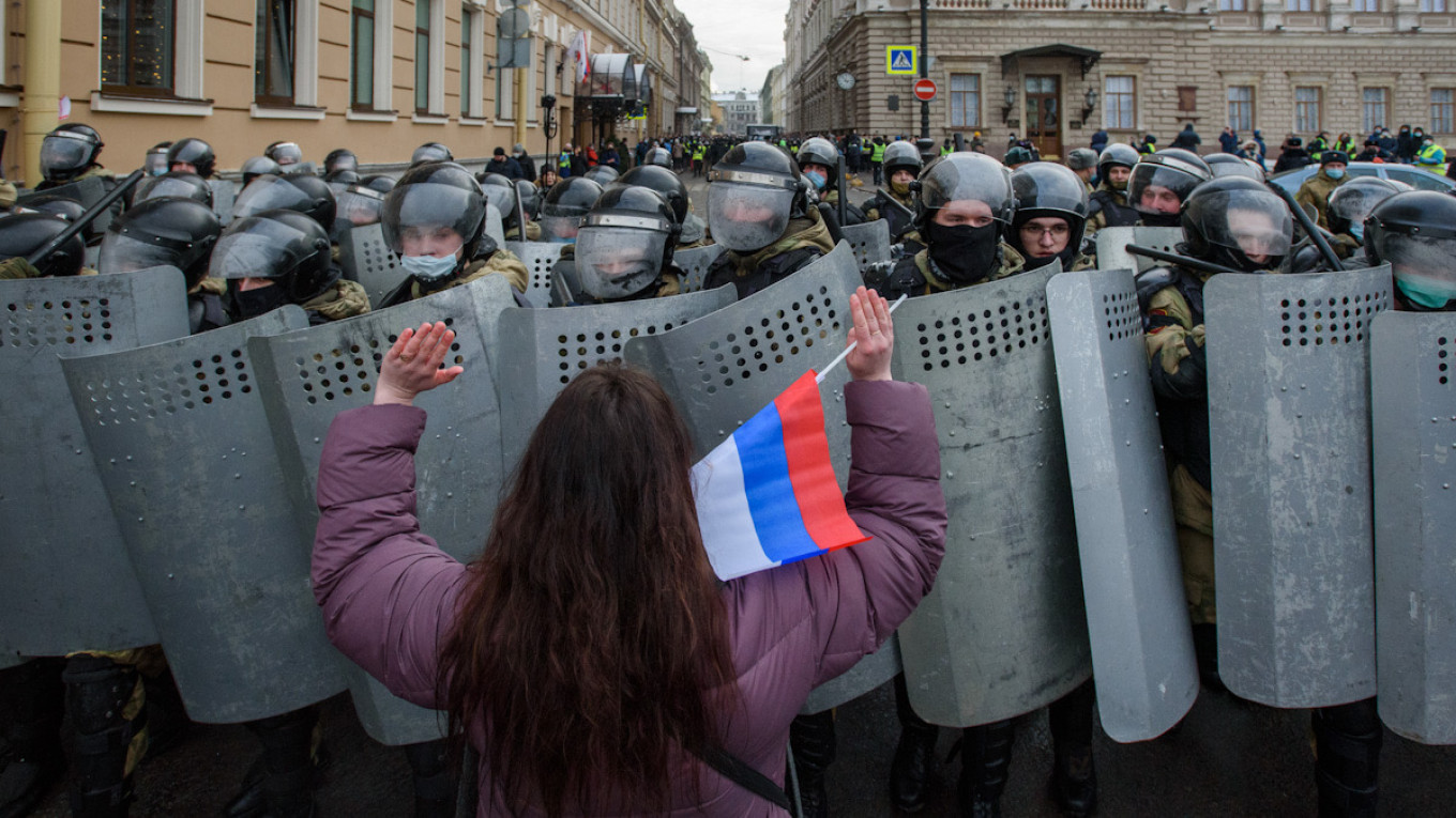 Putin Tightens Fines for Protesters, ‘Biased’ Social Media Giants