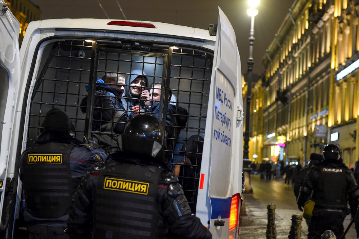 Riot Squads on Red Square and Full Detention Centers: Moscow After Navalny Verdict