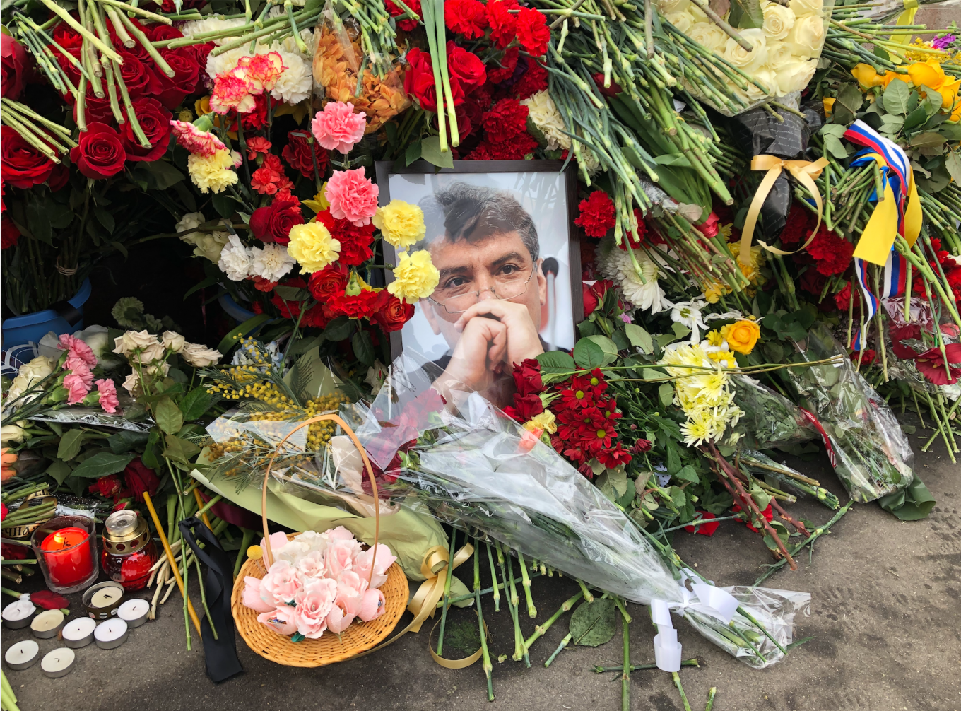 Russians, Western Envoys Mark Anniversary of Kremlin Critic Nemtsov’s Murder