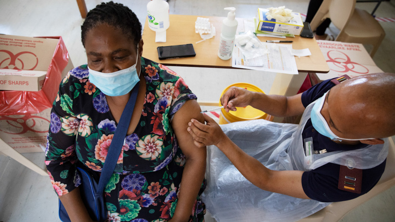 Russia’s Coronavirus Vaccine More Expensive for Africa Than Western Jabs – FT