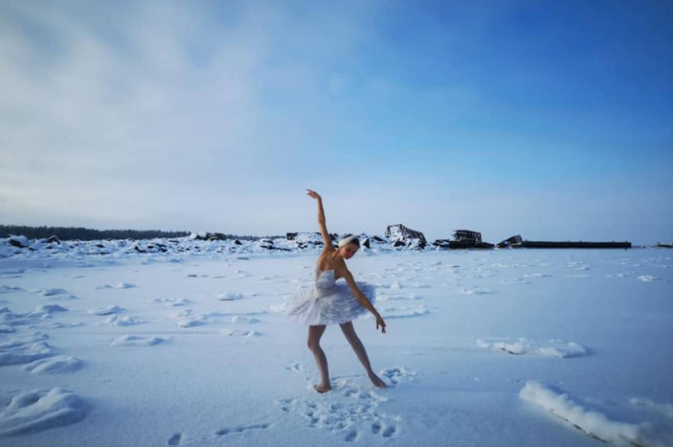 St. Petersburg Ballerina Dances on Ice to Save Local Beach